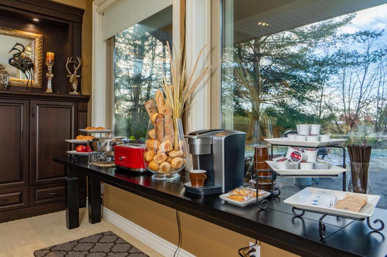 Cedar Manor Bed And Breakfast Pitt Meadows Exterior foto
