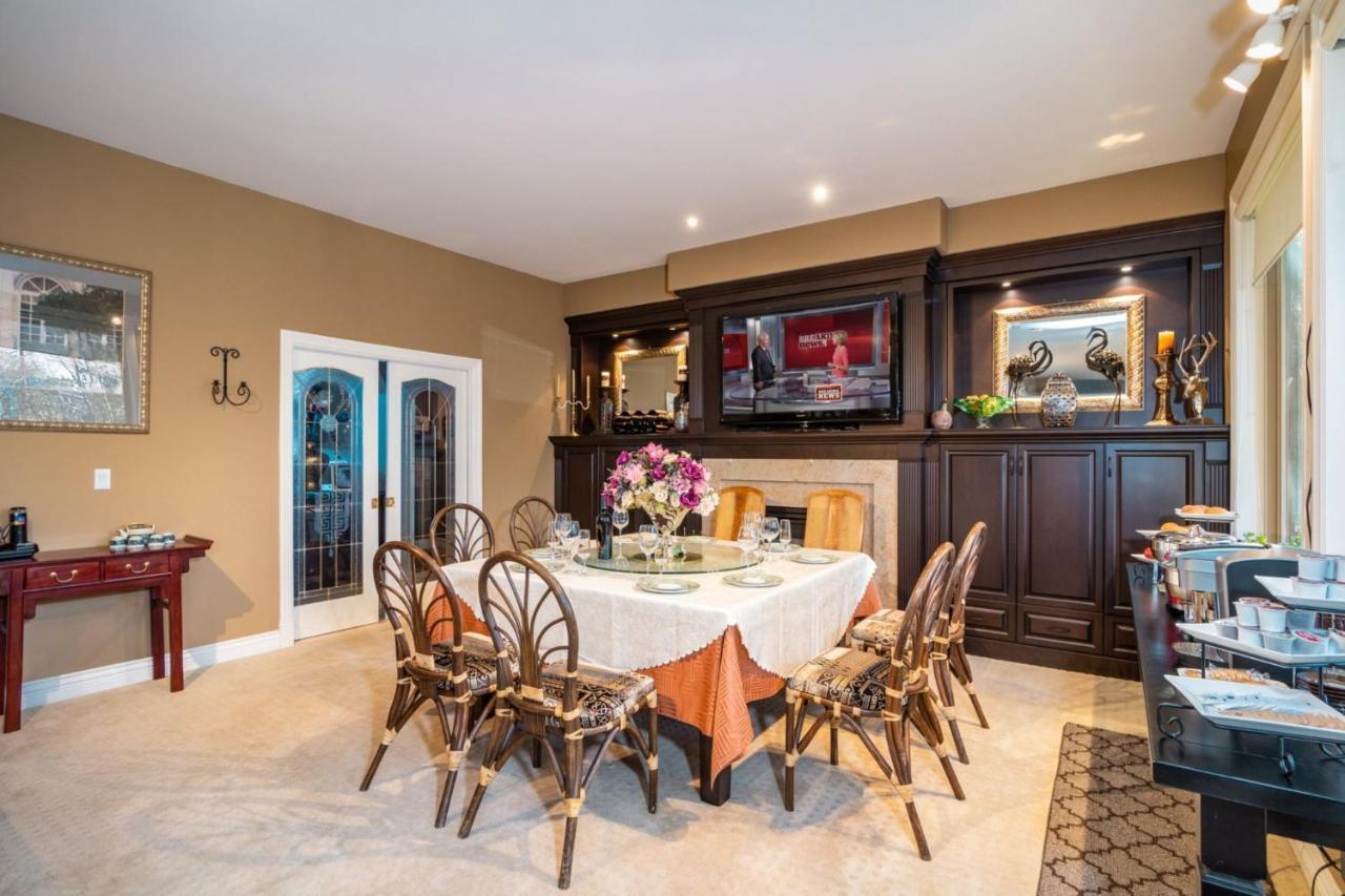 Cedar Manor Bed And Breakfast Pitt Meadows Exterior foto