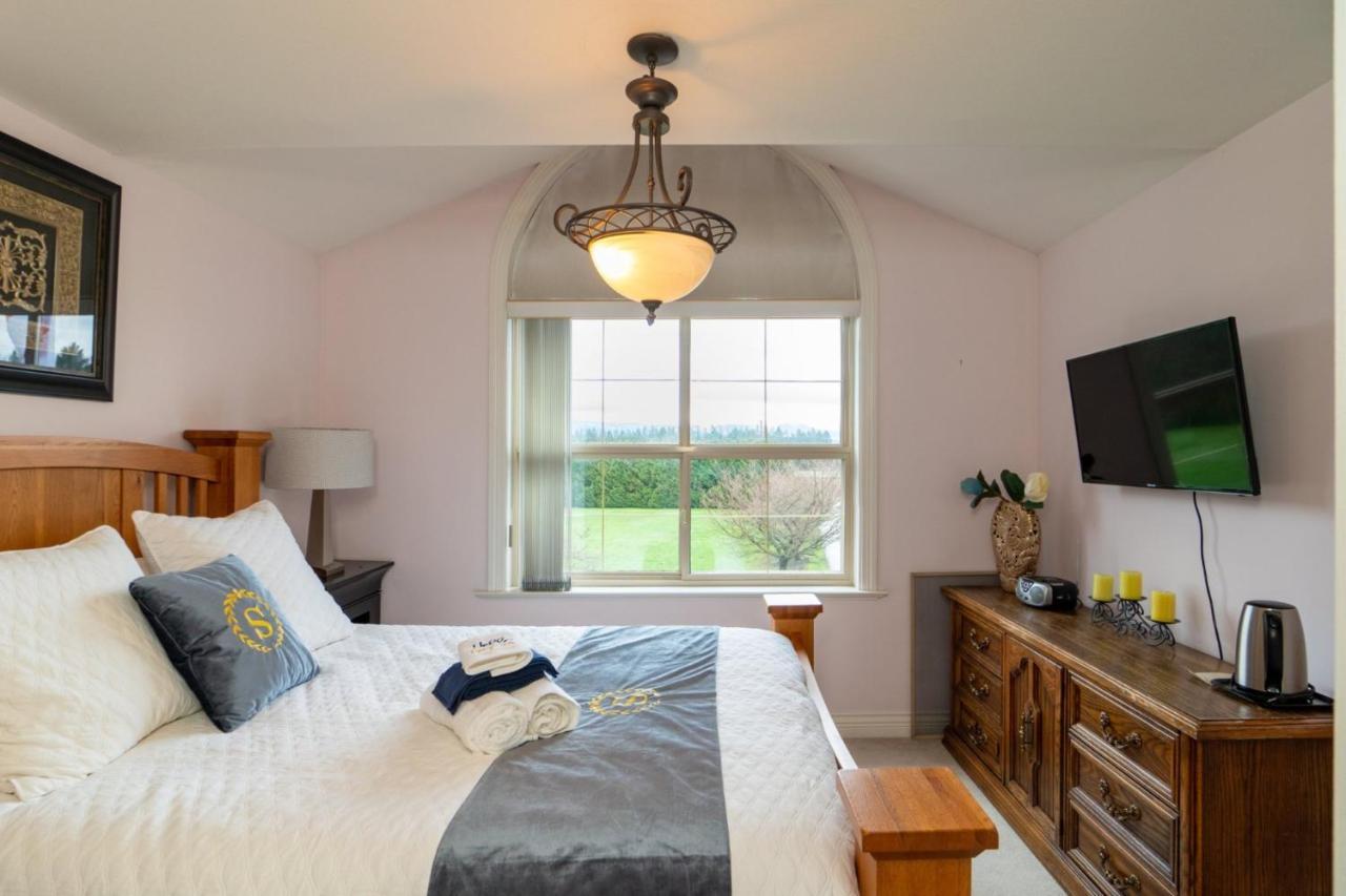 Cedar Manor Bed And Breakfast Pitt Meadows Exterior foto