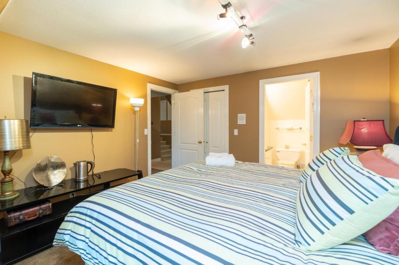 Cedar Manor Bed And Breakfast Pitt Meadows Exterior foto